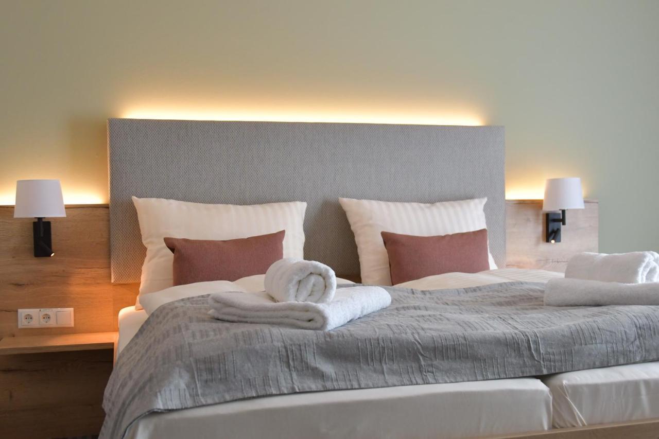 Landhaus Hamester - Hotel & Restaurant Basthorst  Bagian luar foto