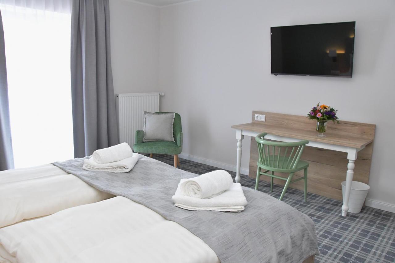 Landhaus Hamester - Hotel & Restaurant Basthorst  Bagian luar foto