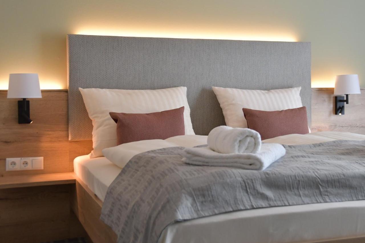 Landhaus Hamester - Hotel & Restaurant Basthorst  Bagian luar foto