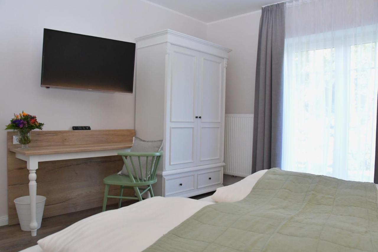 Landhaus Hamester - Hotel & Restaurant Basthorst  Bagian luar foto